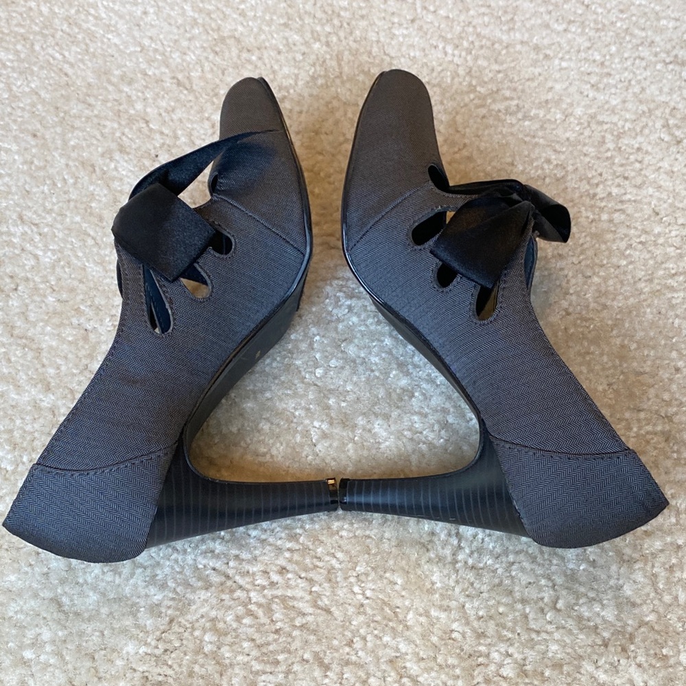 Ann Marino grey Lido bow tie shoes. - Picture 5 of 12